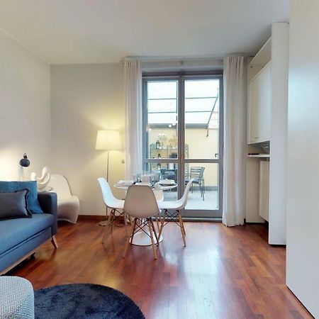 Design Apartment Near Duomo Square Милан Экстерьер фото