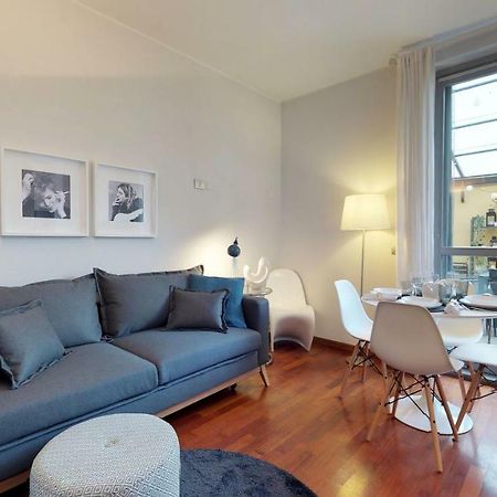 Design Apartment Near Duomo Square Милан Экстерьер фото