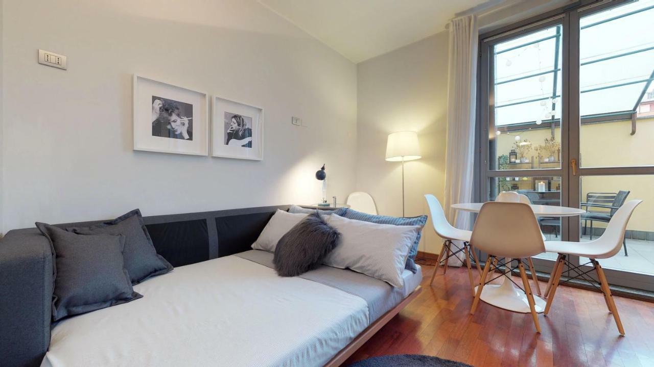 Design Apartment Near Duomo Square Милан Экстерьер фото