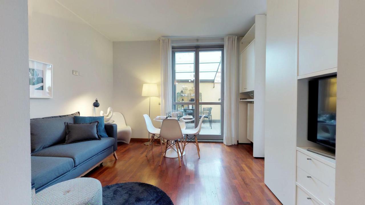 Design Apartment Near Duomo Square Милан Экстерьер фото
