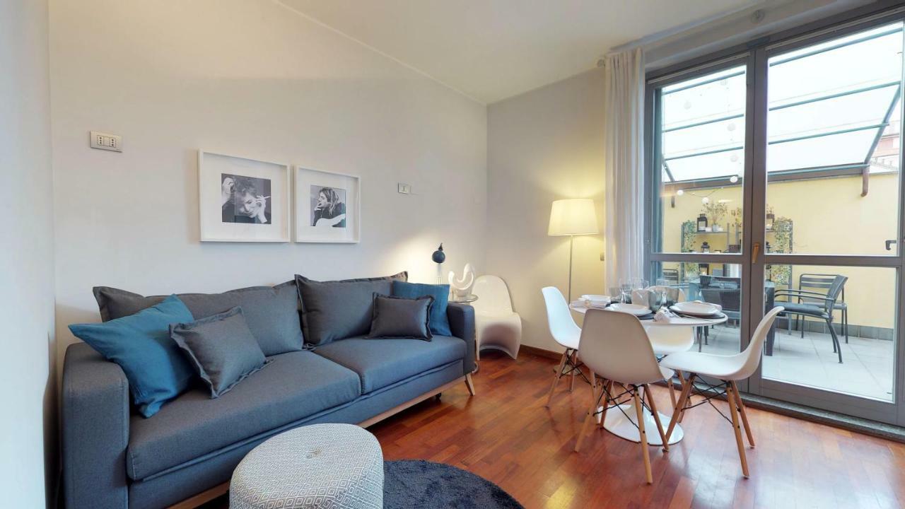 Design Apartment Near Duomo Square Милан Экстерьер фото
