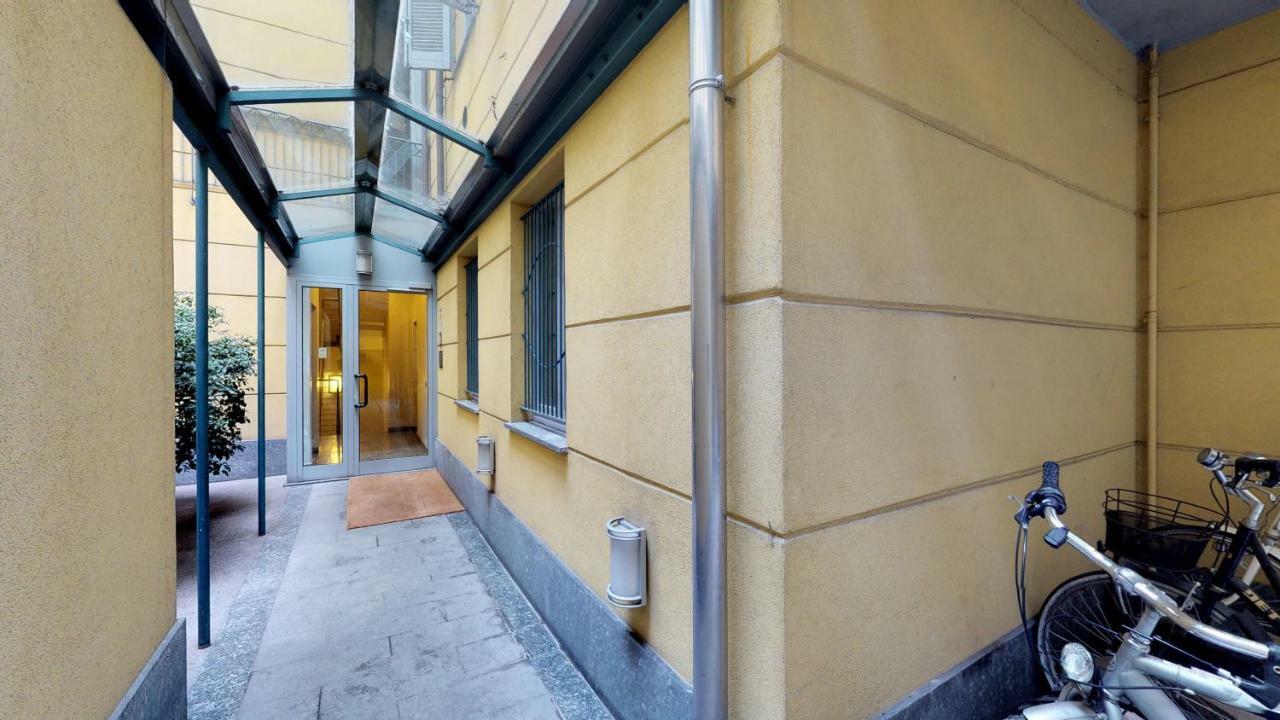 Design Apartment Near Duomo Square Милан Экстерьер фото