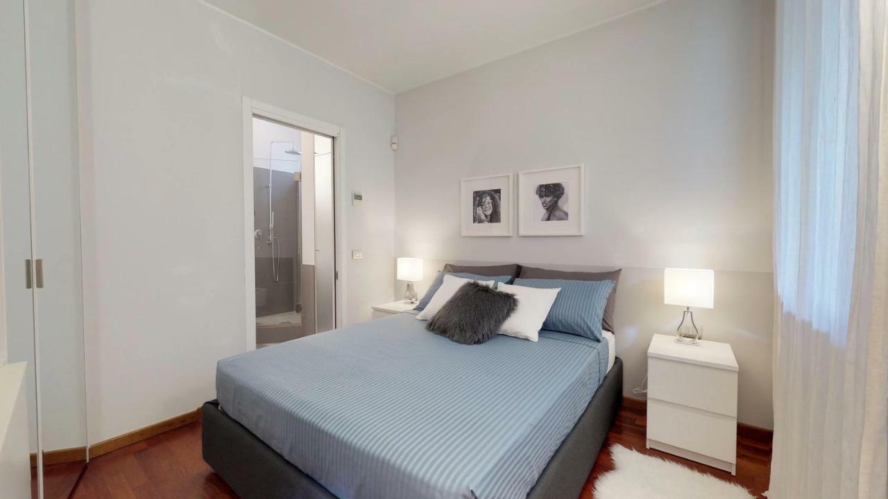 Design Apartment Near Duomo Square Милан Экстерьер фото